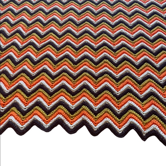 Zigzag vintage handmade throw blanket - Picture 7 of 9